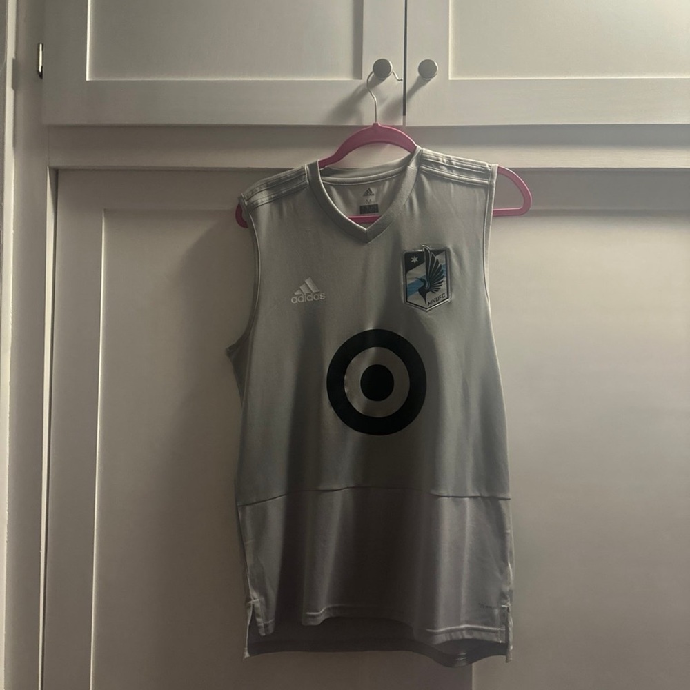 Minnesota United Men’s Medium sleeveless jersey.